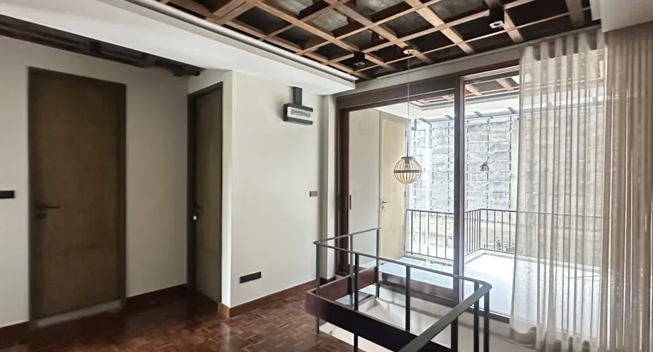 Gewerbefläche zur Miete mit 3 Zimmer in Watthana, Bangkok