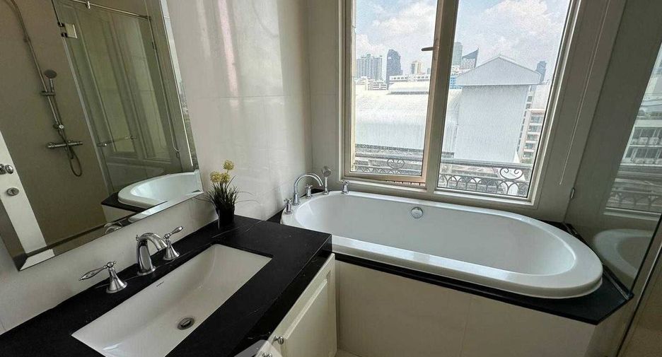 À louer 2 chambres condo à Watthana, Bangkok