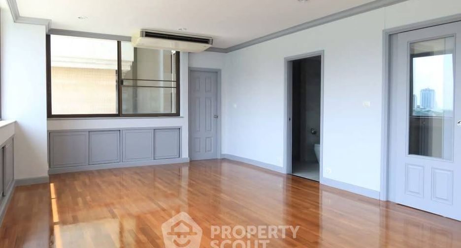 Condo en alquiler de 3 habitaciones en Khlong Toei, Bangkok