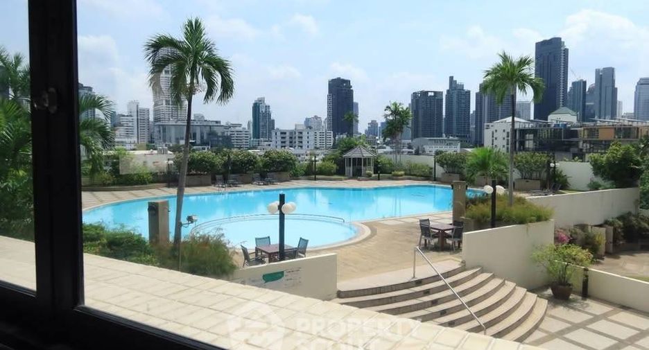 Condo en alquiler de 3 habitaciones en Khlong Toei, Bangkok