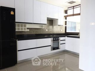 Condo en alquiler de 3 habitaciones en Khlong Toei, Bangkok
