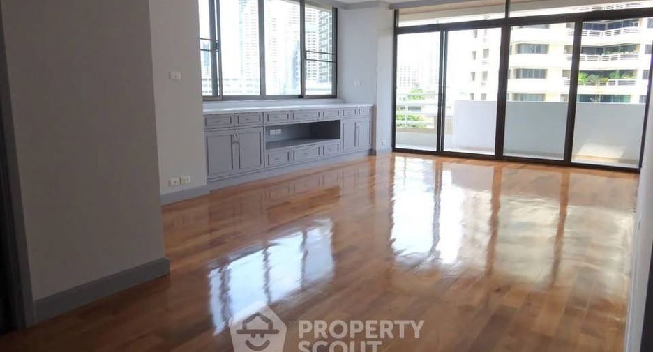 Condo en alquiler de 3 habitaciones en Khlong Toei, Bangkok