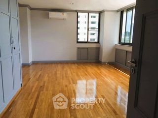 Condo en alquiler de 3 habitaciones en Khlong Toei, Bangkok