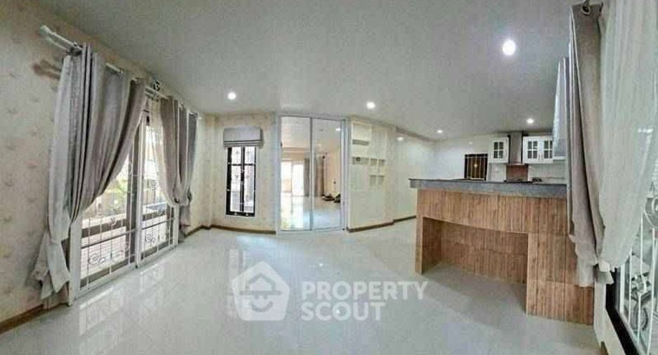 Продажа 3 спальни дом в Mueang Chon Buri, Чонбури