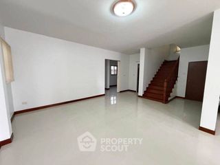 Продажа 4 спальни дом в Si Racha, Чонбури