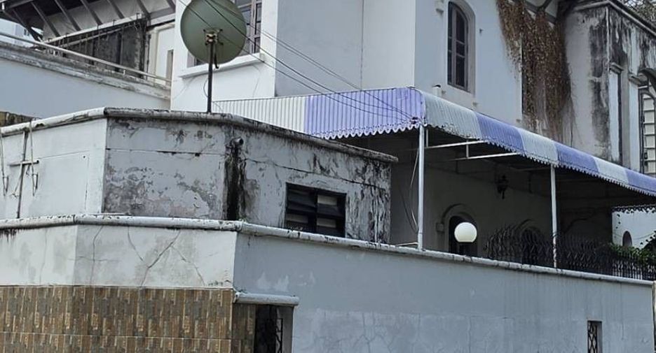 For sale 4 bedrooms house in Watthana, Bangkok