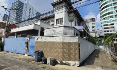 For sale 4 bedrooms house in Watthana, Bangkok