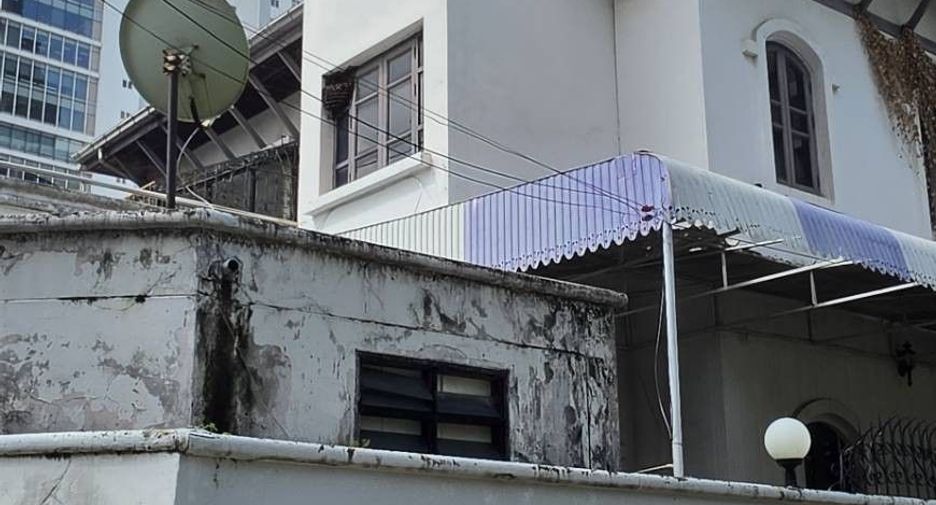 For sale 4 bedrooms house in Watthana, Bangkok