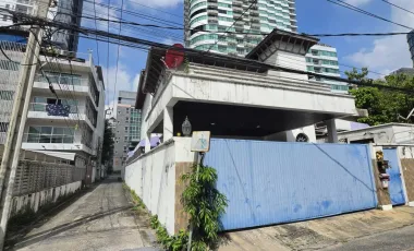 For sale 4 bedrooms house in Watthana, Bangkok
