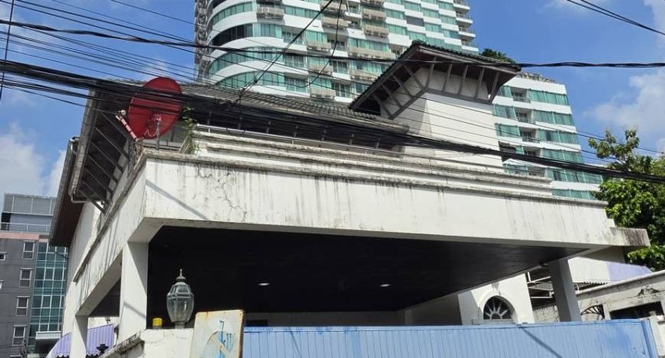 For sale 4 bedrooms house in Watthana, Bangkok