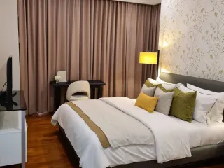For rent and for sale 2 bedrooms condo in Pathum Wan, Bangkok
