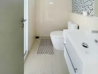 Condo en alquiler y en venta de 2 habitaciones en Huai Khwang, Bangkok