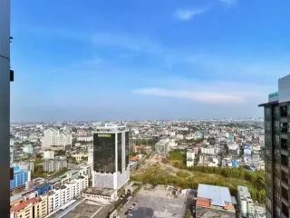 Condo en alquiler y en venta de 2 habitaciones en Huai Khwang, Bangkok