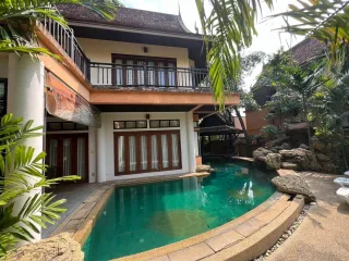 Villa zur Miete und zum Kauf mit 5 Zimmer in Bang Lamung, Chonburi