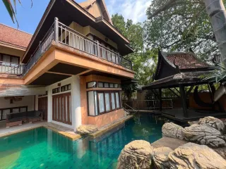 Villa zur Miete und zum Kauf mit 5 Zimmer in Bang Lamung, Chonburi