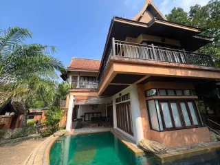 Villa zur Miete und zum Kauf mit 5 Zimmer in Bang Lamung, Chonburi