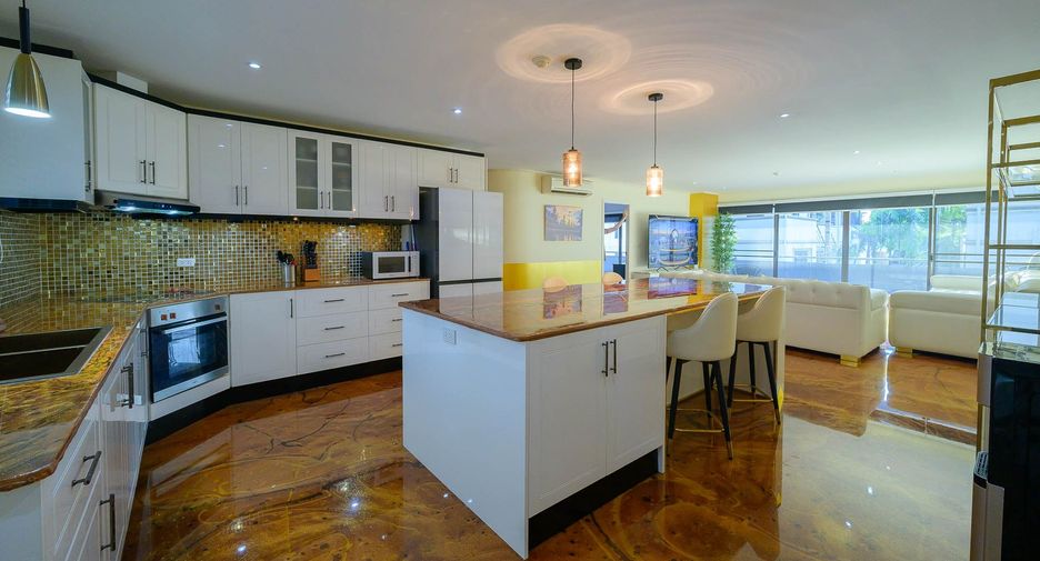 For sale 3 bedrooms condo in Bang Lamung, Chonburi