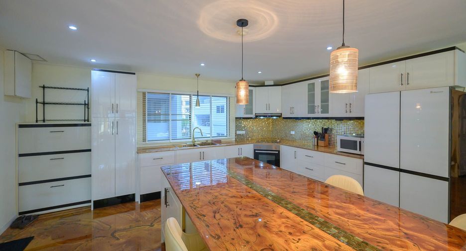 For sale 3 bedrooms condo in Bang Lamung, Chonburi