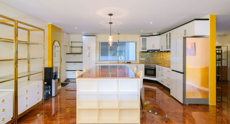 For sale 3 bedrooms condo in Bang Lamung, Chonburi