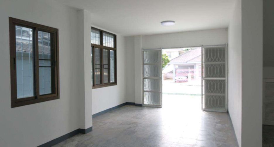 For sale 4 bedrooms house in San Sai, Chiang Mai