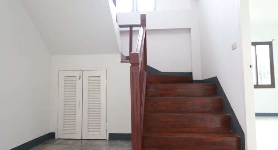 For sale 4 bedrooms house in San Sai, Chiang Mai