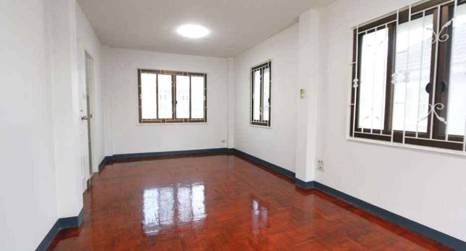 For sale 4 bedrooms house in San Sai, Chiang Mai