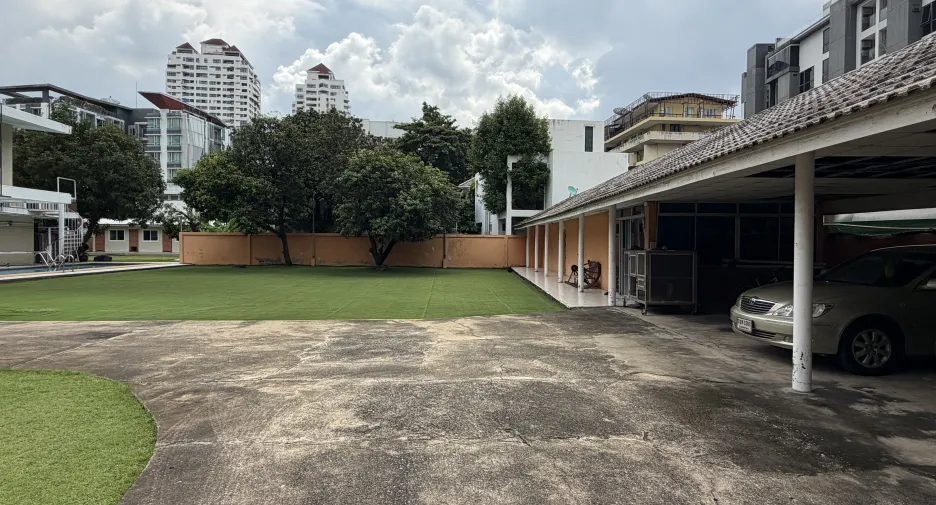 Grundstück zum Kauf in Watthana, Bangkok