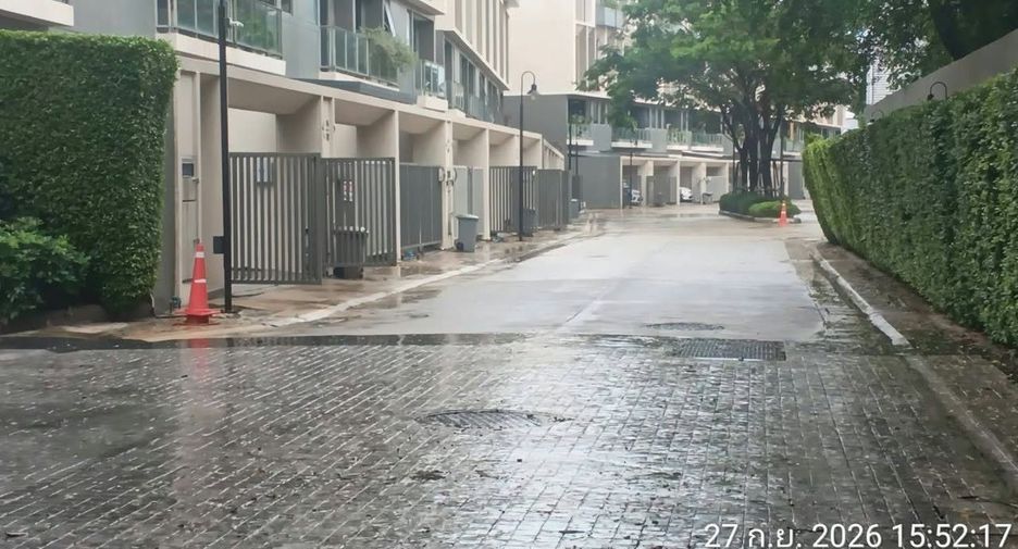 出售 和 出租 3 卧室 联排别墅 在 Wang Thong Lang, 曼谷