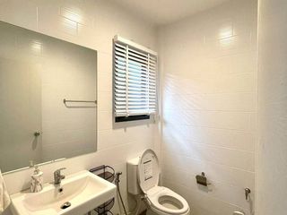 Casa adosada en venta de 2 habitaciones en Saphan Sung, Bangkok