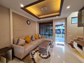 For rent 3 bedrooms townhouse in Phra Khanong, Bangkok