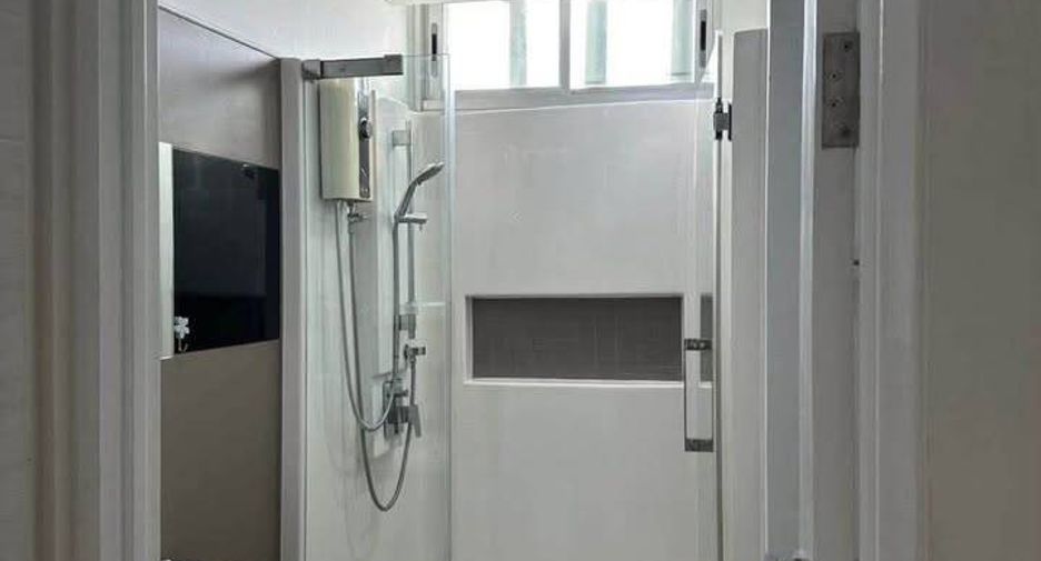 For rent 2 bedrooms condo in Thon Buri, Bangkok