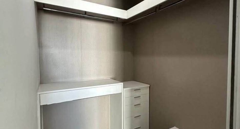 For rent 2 bedrooms condo in Thon Buri, Bangkok