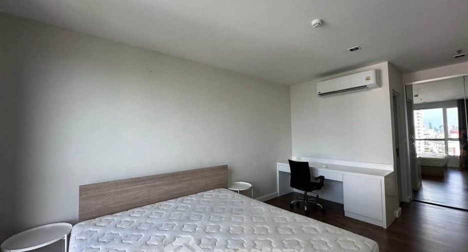 For rent 2 bedrooms condo in Thon Buri, Bangkok