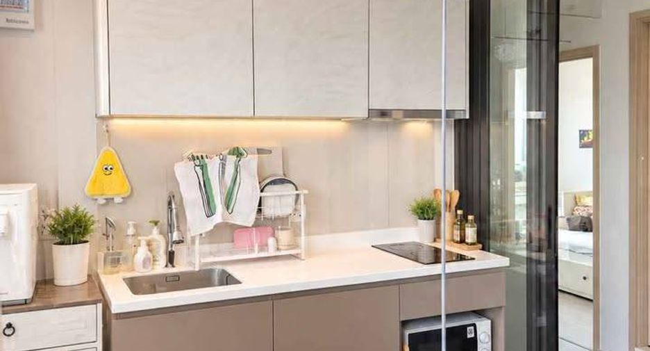 For rent 2 bedrooms condo in Thon Buri, Bangkok