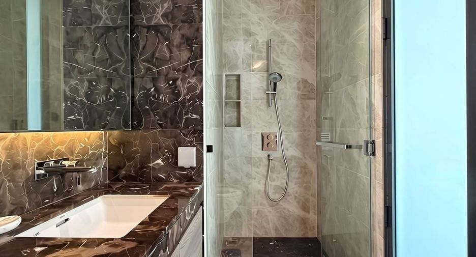 For rent 1 bed condo in Pathum Wan, Bangkok