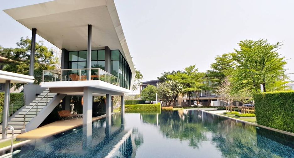 Casa adosada en alquiler de 3 habitaciones en Lat Phrao, Bangkok