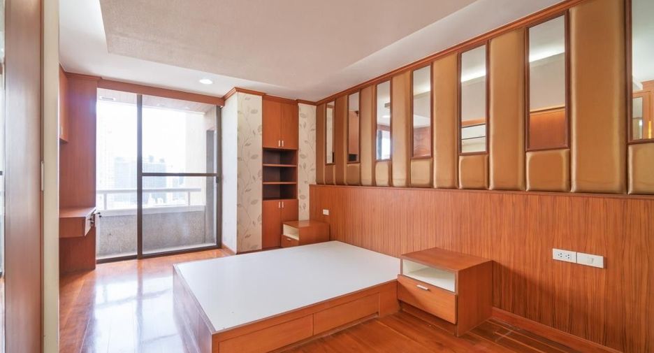 À vendre 3 chambres condo à Watthana, Bangkok