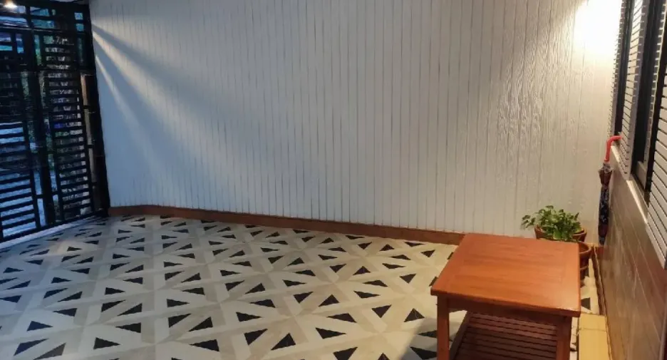 Casa adosada en venta y en alquiler de 2 habitaciones en Bang Na, Bangkok