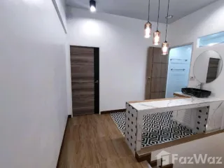 Casa adosada en venta y en alquiler de 2 habitaciones en Bang Na, Bangkok