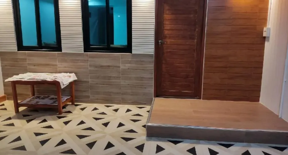 Casa adosada en venta y en alquiler de 2 habitaciones en Bang Na, Bangkok