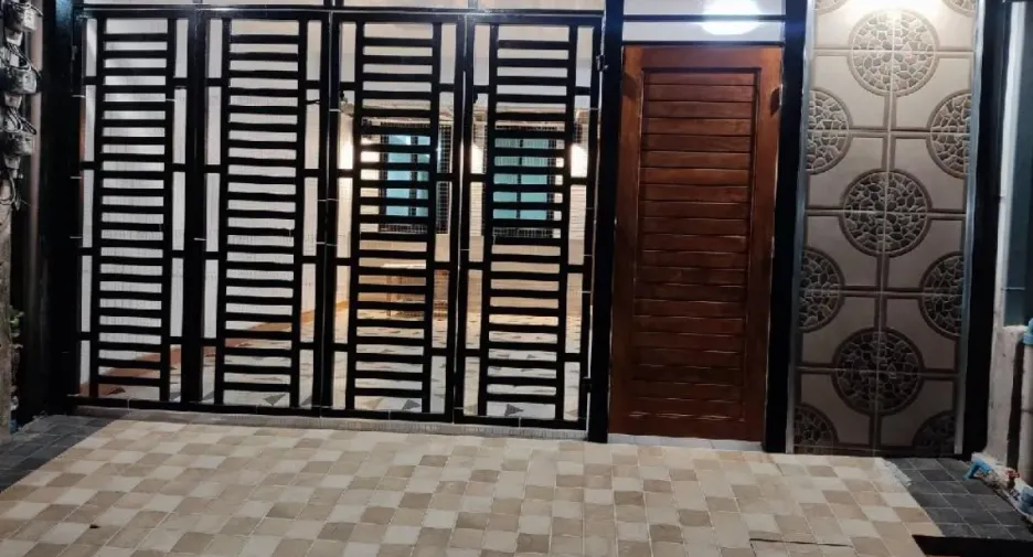 Casa adosada en venta y en alquiler de 2 habitaciones en Bang Na, Bangkok