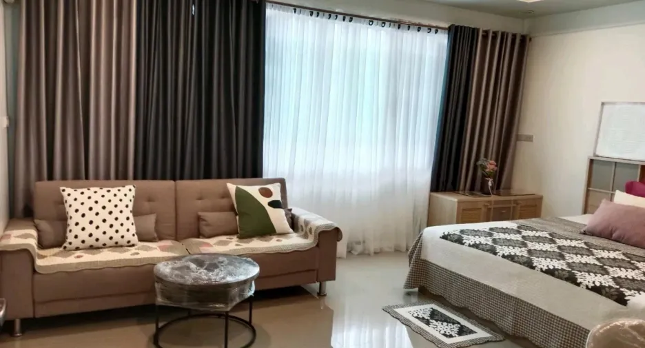 Casa adosada en venta y en alquiler de 2 habitaciones en Bang Na, Bangkok