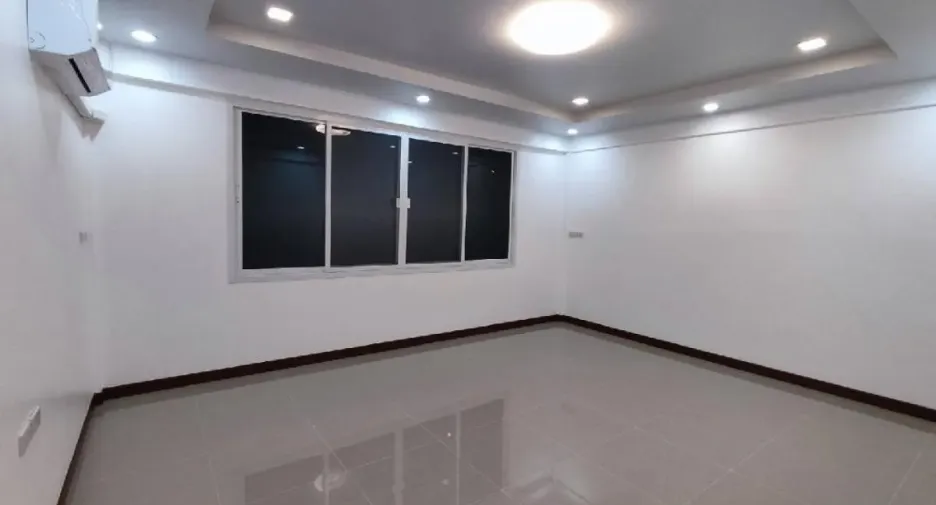 Casa adosada en venta y en alquiler de 2 habitaciones en Bang Na, Bangkok
