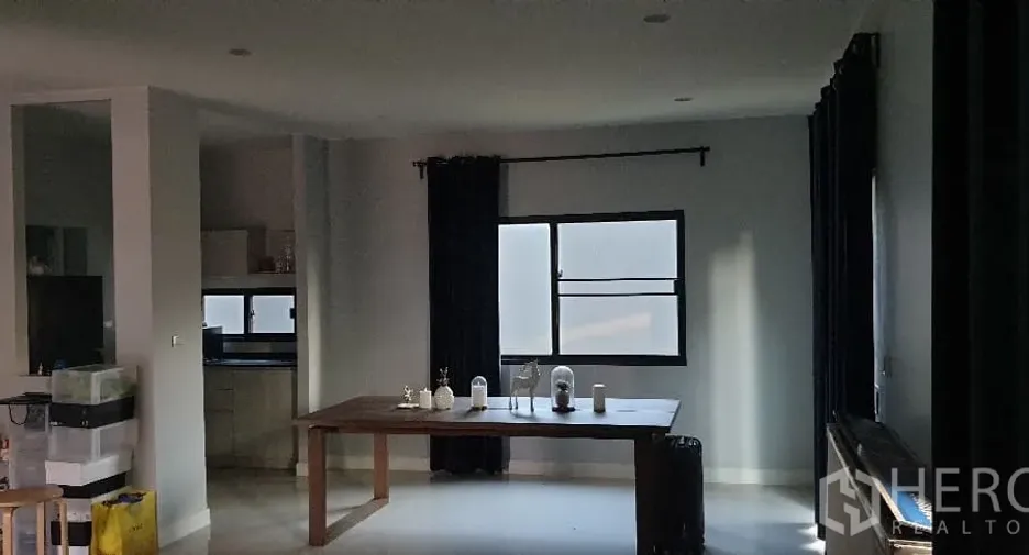 For rent and for sale 3 bedrooms house in Lam Luk Ka, Pathum Thani