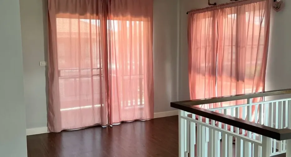 For rent and for sale 3 bedrooms house in Lam Luk Ka, Pathum Thani