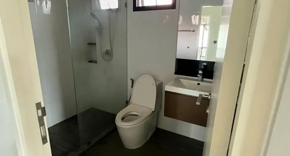 For rent and for sale 3 bedrooms house in Lam Luk Ka, Pathum Thani