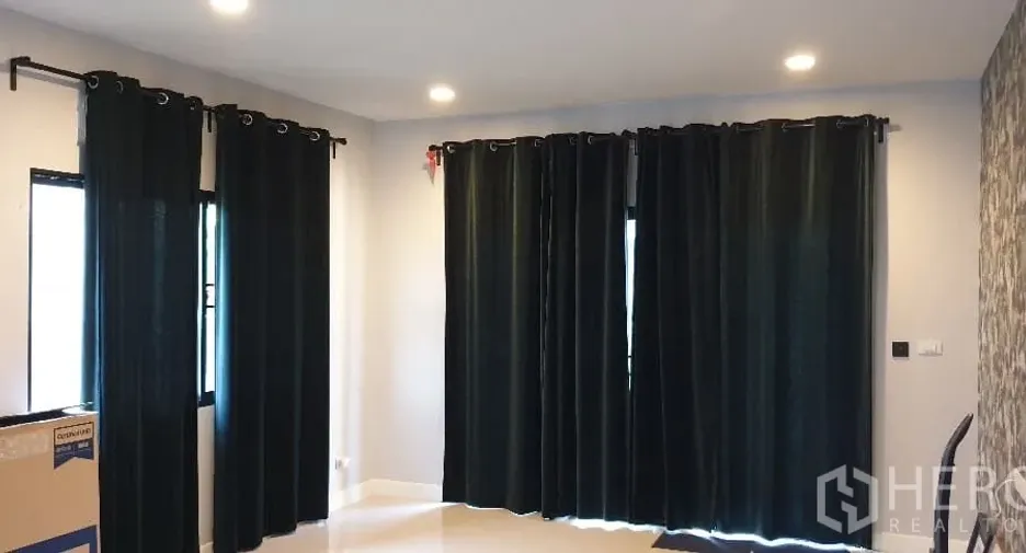 For rent and for sale 3 bedrooms house in Lam Luk Ka, Pathum Thani