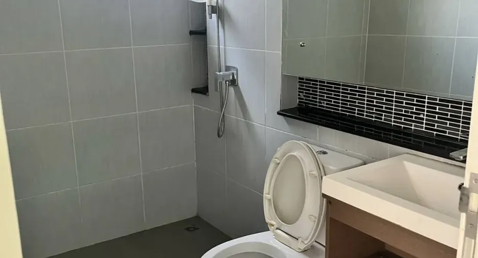 For rent and for sale 3 bedrooms house in Lam Luk Ka, Pathum Thani