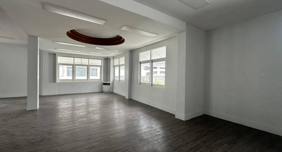 For rent retail Space in Bang Rak, Bangkok