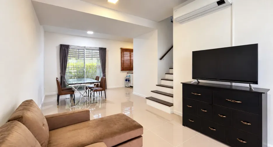 Casa adosada en alquiler de 3 habitaciones en Mueang Chiang Mai, Chiang Mai
